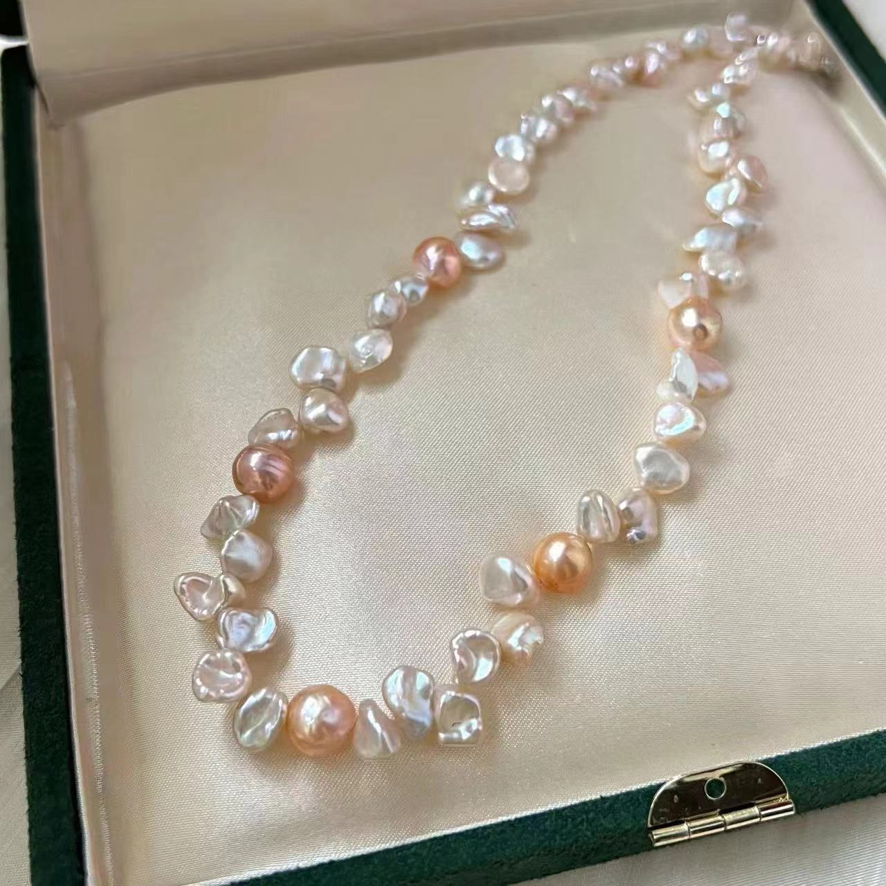 《CCFURINA》Baroque petal pearl necklace