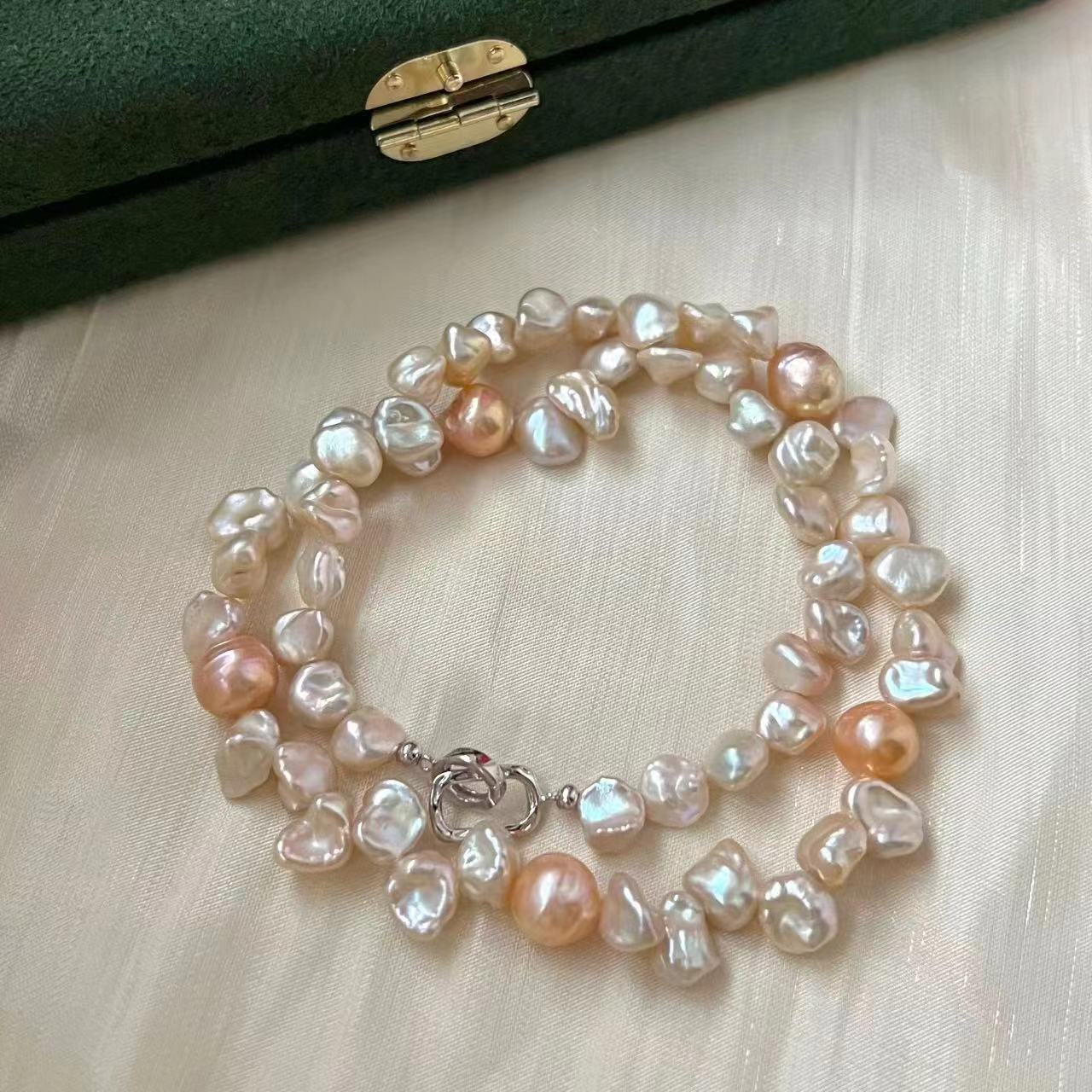 《CCFURINA》Baroque petal pearl necklace