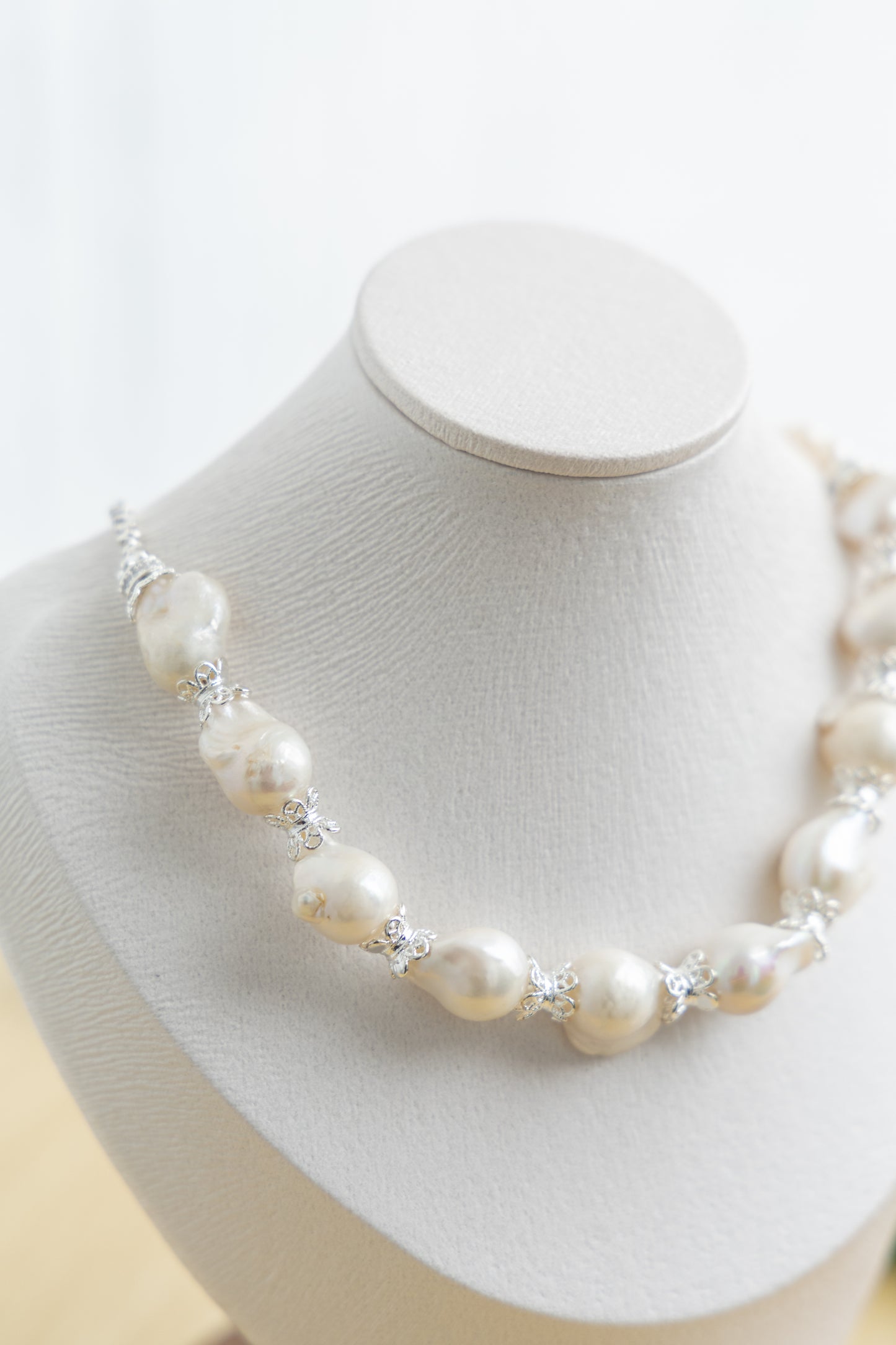 《CCFURINA》Floral series Pearl necklace white light, Baroque petal pearl